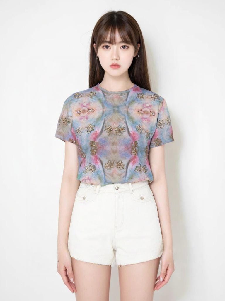 Elegant Floral Print Top - Lightweight Tee for Stylish Summer Looks Tops.