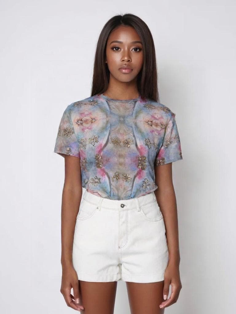 Elegant Floral Print Top - Lightweight Tee for Stylish Summer Looks Tops.